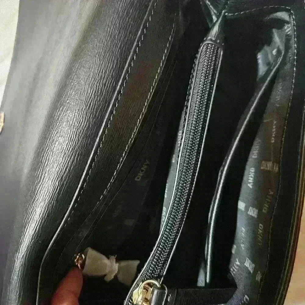 NWT DKNY crossbody women's bag - Picture 5 of 7